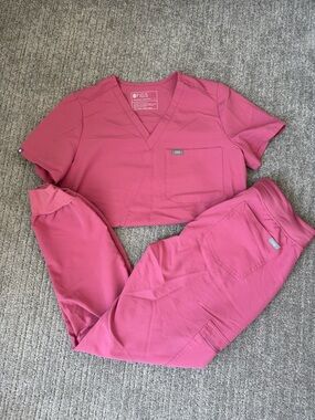 Limited edition FIGS Pink Scrub Set Catarina top and Zamora joggers